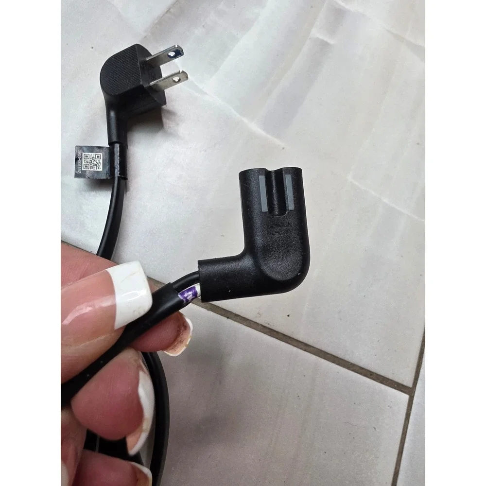 Honglin HL-028V 2-Prong Right Angle Power Cord C7 Non-Polarized 7A 125V Black A4